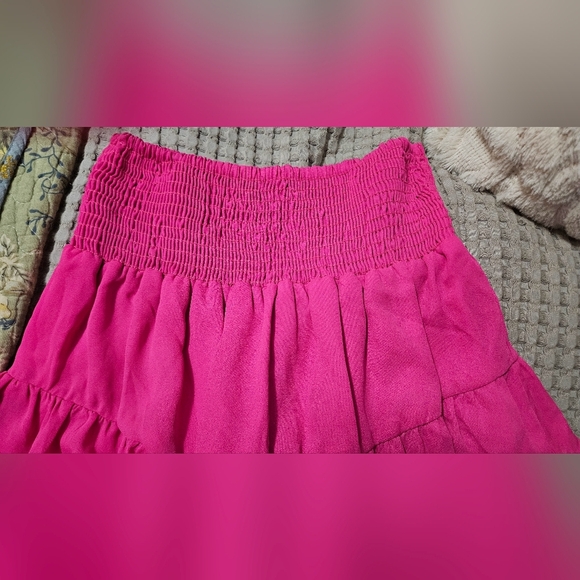 KRISA X REVOLVE Smocked Flounce Mini Skirt in Azalea Fuchsia Pink. Size M NWT - Picture 3 of 12